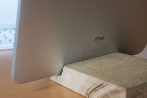 timber ipad dock. cool things to make out of wood